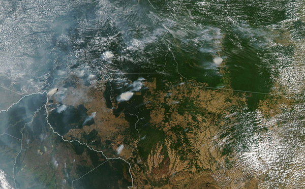 Brésil: des feux en Amazonie déclenchent une tempête anti-Bolsonaro