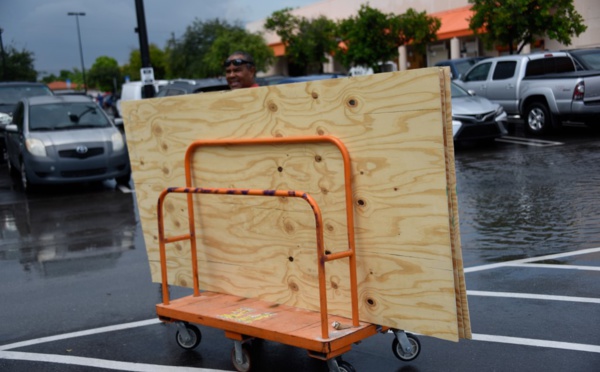 L'ouragan Dorian se dirige vers la Floride, Trump annule son voyage en Pologne