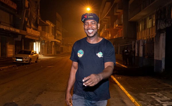 Guyane: échauffourées autour de la garde à vue du leader des "500 Frères"