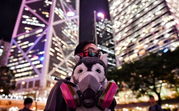 Hong Kong: coup de filet dans le camp pro-démocratie avant un week-end tendu