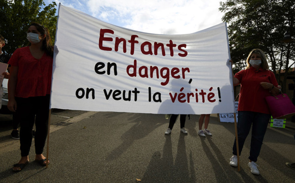 Rentrée scolaire dans la "vallée de l'arsenic" : des parents inquiets manifestent