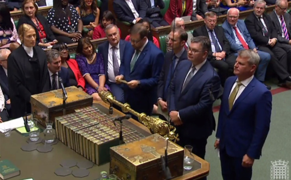 Boris Johnson prépare des élections anticipées après une défaite au Parlement