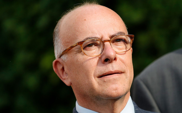 Cazeneuve sort de l'ombre pour proposer un chemin de "transformation"