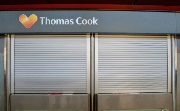 Dans une agence Thomas Cook à Paris, clients et salariés tremblent
