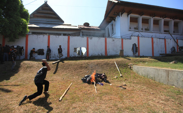 Indonésie : un étudiant tué dans une manifestation contre des lois controversées