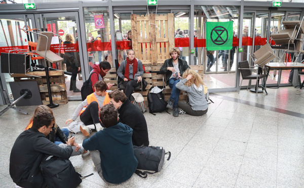 Climat: Extinction Rebellion lance des actions de blocage dans le monde entier