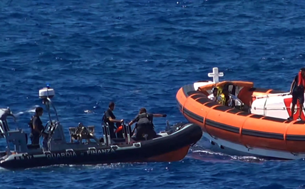 Migrants : 13 femmes mortes et une dizaine de disparus dans un naufrage à Lampedusa