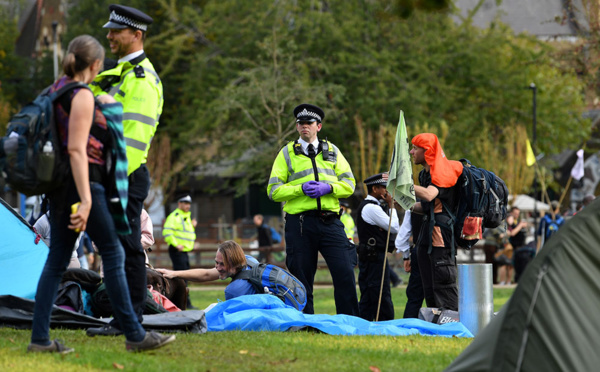 Extinction Rebellion défie l'interdiction de ses actions à Londres