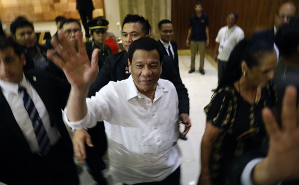 Philippines: Duterte légèrement blessé dans un accident de moto