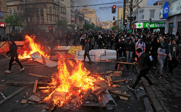 Chili: trois morts à Santiago, premières victimes des émeutes