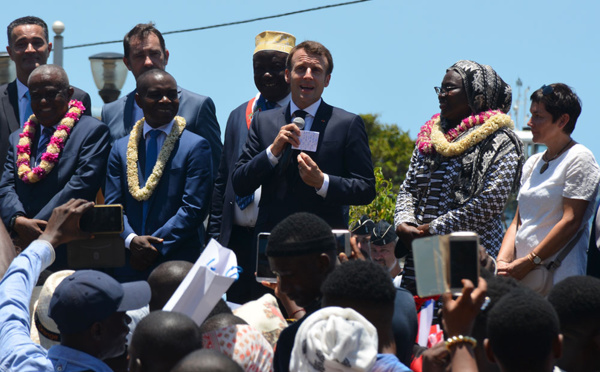 Macron promet "la sécurité" à Mayotte en proie à l'immigration clandestine