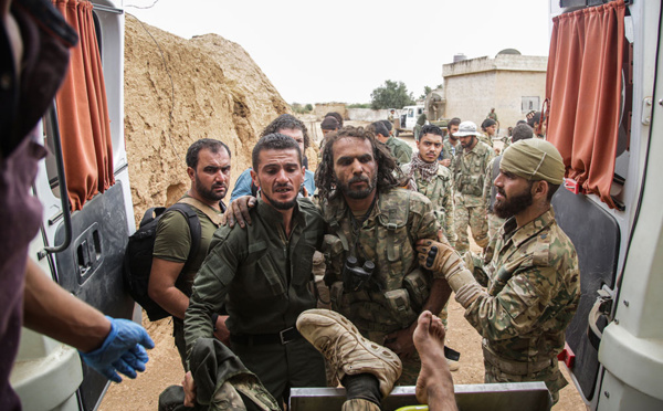 Syriens et Russes accélèrent leur déploiement à la frontière syro-turque