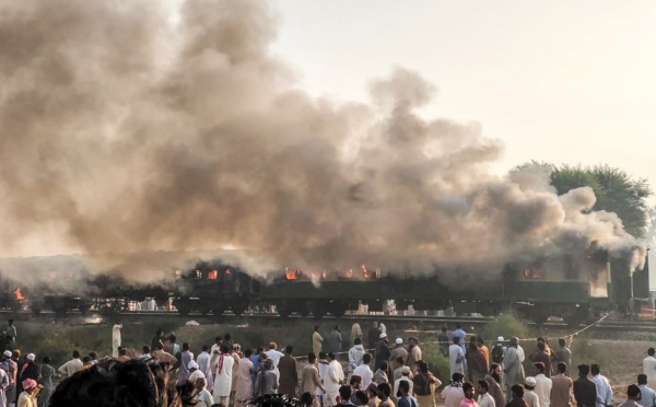 Pakistan: au moins 74 morts dans un incendie à bord d'un train