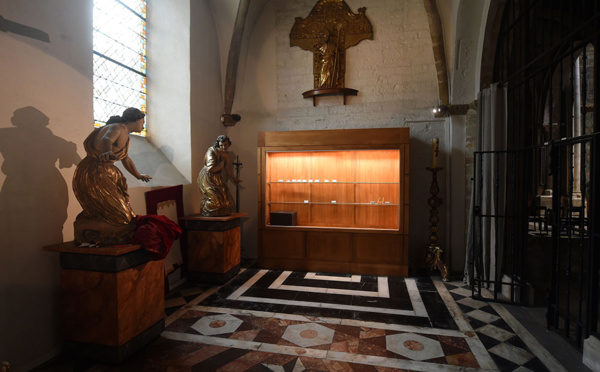Pyrénées-Atlantiques: la cathédrale d'Oloron-Sainte-Marie cambriolée à la voiture-bélier
