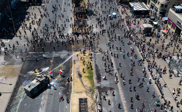 Au Chili, la mobilisation reste forte, nouvelles violences