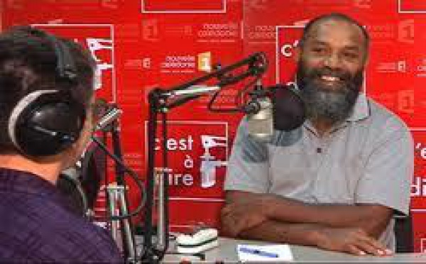 Nouvelle-Calédonie : les indépendantistes derrière François Hollande