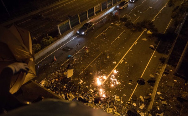 Hong Kong: la contestation continue, une ministre en visite à Londres agressée