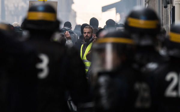 Un an de "gilets jaunes": deuxième journée de manifestations dans le calme