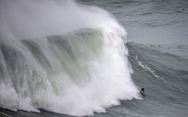 Surf de grosses vagues: Justine Dupont face au monstre