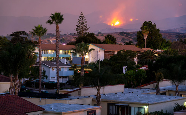 Les pompiers combattent un nouvel incendie menaçant en Californie