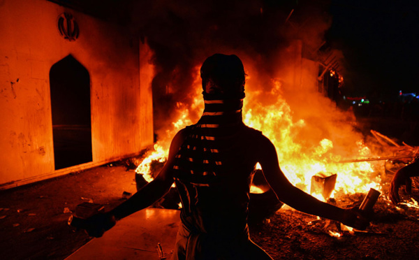 Un consulat d'Iran incendié dans le sud de l'Irak paralysé par manifestations et violences