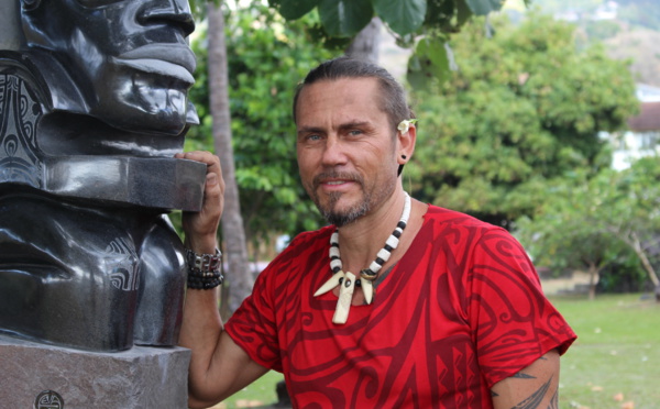 Deux œuvres géantes dans les jardins du musée de Tahiti et des îles