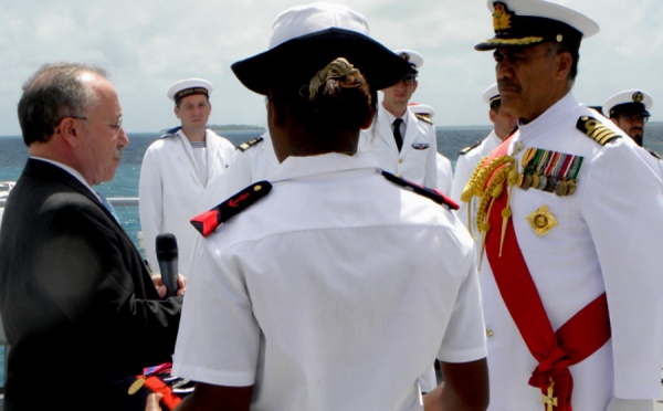 Décoration française pour un officier tongien