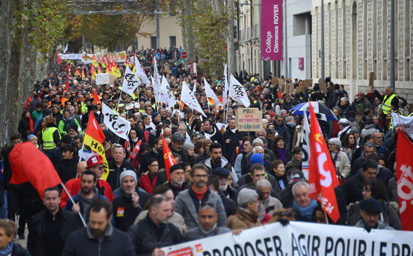 Dans la rue, les transports et de nombreux secteurs, mobilisation massive contre la réforme des retraites