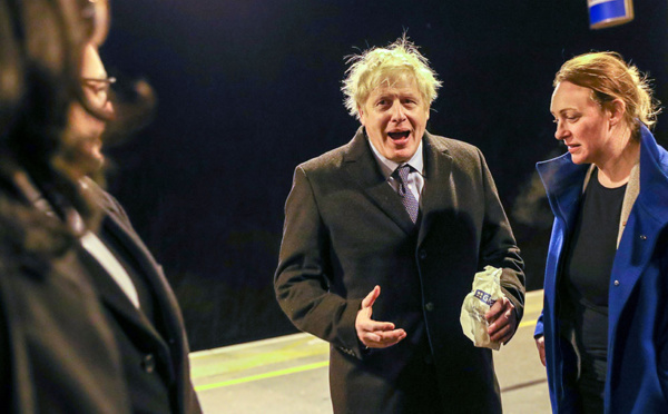 Brexit et moins d'impôts : les conservateurs veulent convaincre à une semaine des élections