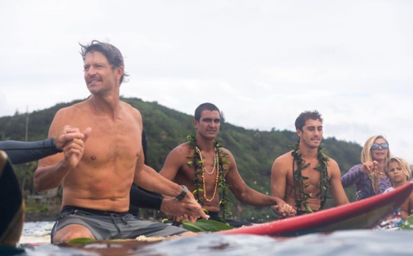 Tikanui Smith à l'Eddie avec les meilleurs