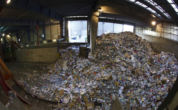 En finir avec l'emballage plastique à usage unique ? L'Assemblée fixe un objectif en 2040