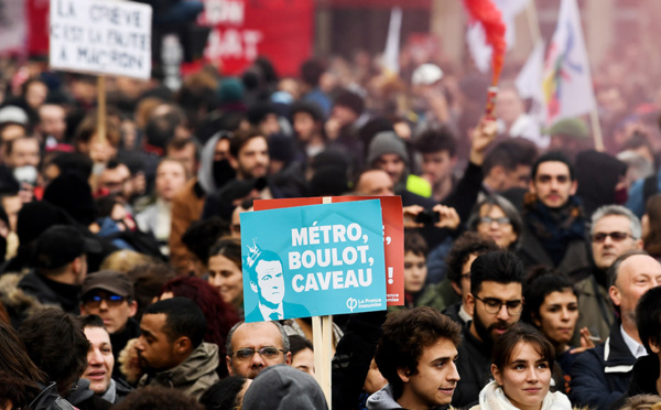 Retraites: des centaines de milliers de personnes dans la rue à l'appel de tous les syndicats