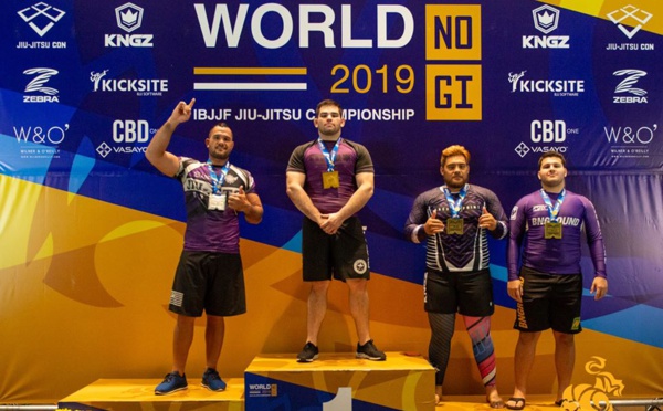 Lie en argent, Charles en bronze