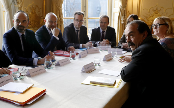 Retraites: 14e jour de grève, Macron prêt à "améliorer" la réforme