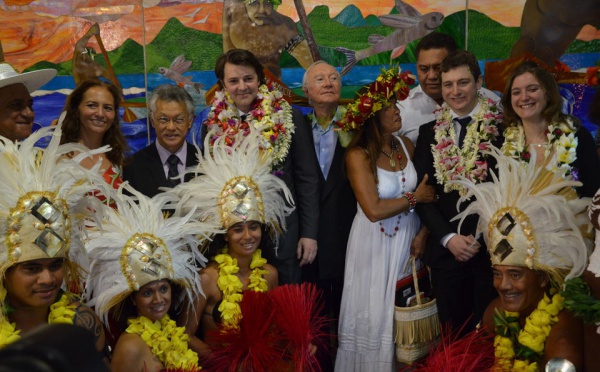 François Baroin arrive à Tahiti avec un message "d'unité et de valeurs"
