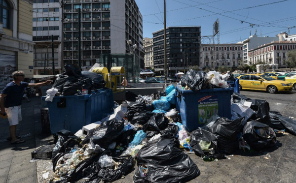 Grèce: un bébé jeté aux ordures sauvé grâce au retard des éboueurs