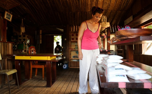 A Mayotte, les "mamans du sel" défendent leur pratique ancestrale