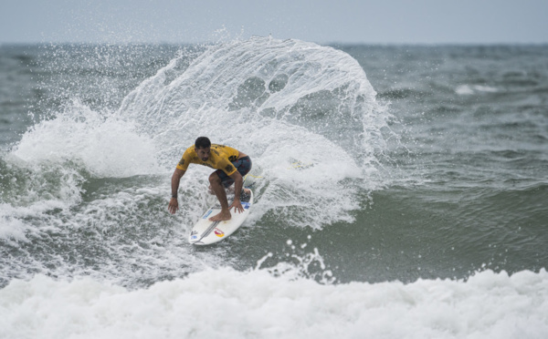 La sélection de surf en stage de préparation olympique à Tahiti