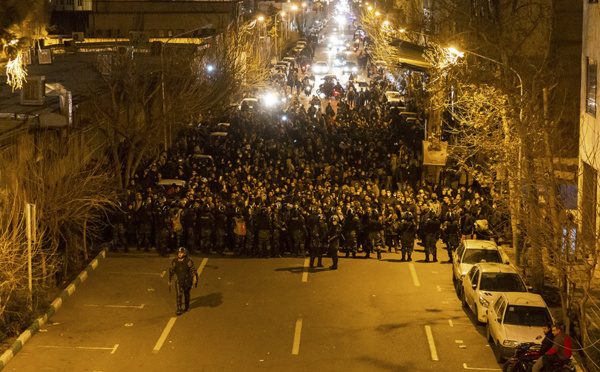 Iran: l'indignation perdure malgré l'annonce d'arrestations pour le crash du Boeing