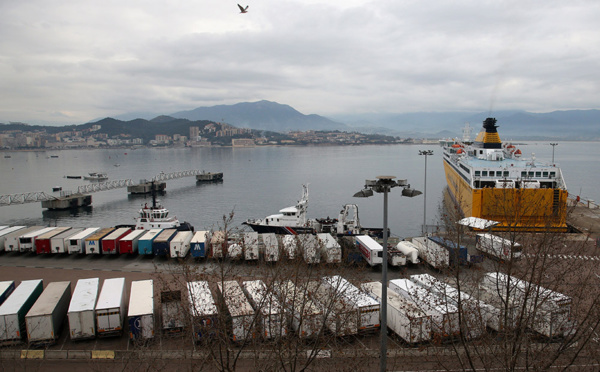 Retraites: la grève dans les ports de l'Hexagone provoque une pénurie Outre-mer