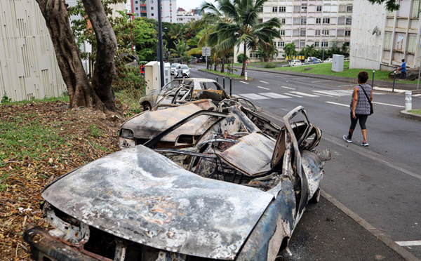 La Réunion: tensions après la mort d'un motard dans une collision avec la police
