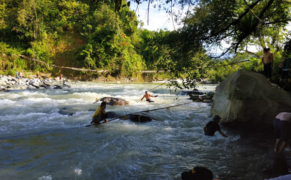 Indonésie: neuf morts dans l'effondrement d'une passerelle