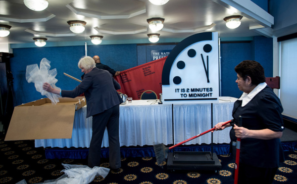 L'horloge de l'apocalypse avancée de 20 secondes, plus près de minuit que jamais