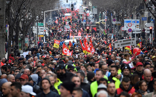 Retraites: la réforme en conseil des ministres, ses opposants de nouveau dans la rue