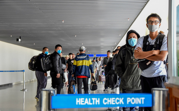 Virus: l'épidémie dépasse l'ampleur du Sras, vols suspendus vers la Chine