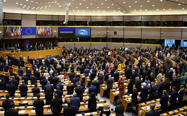 Larmes et adieux en attendant le vote du Parlement européen sur le Brexit