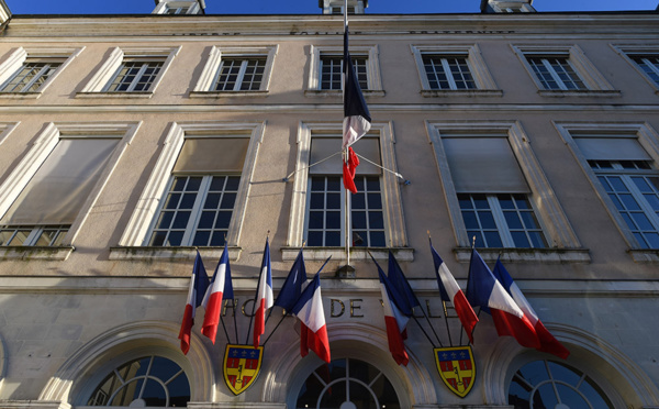 Nuances politiques aux municipales: Castaner revoit sa copie