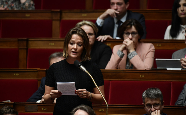 Congé après la perte d'un enfant: Philippe "assume" la "part de responsabilité du gouvernement"