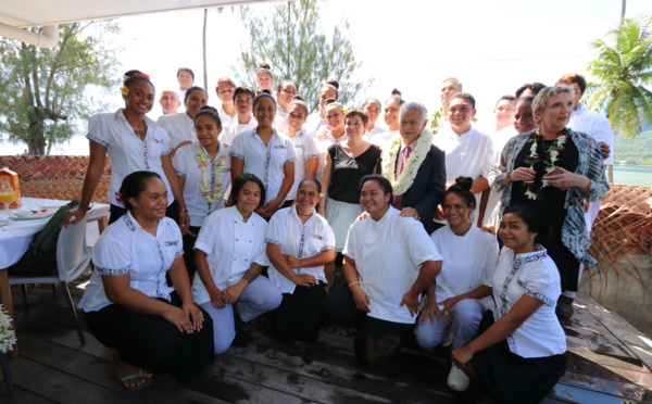 Annick Girardin à la rencontre de la jeunesse de Bora Bora