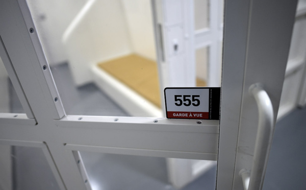 Manifestations lycéennes: un adolescent passe une nuit en garde à vue à Marseille